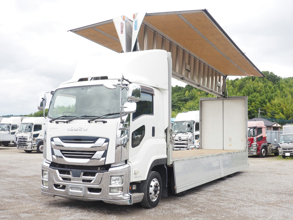 いすゞ ギガ ウイング車 大型 QPG-CYJ77B 年式 H29[写真02]
