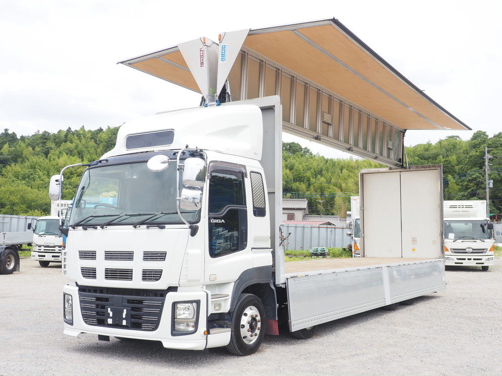 いすゞ ギガ ウイング車 大型 QKG-CYJ77A 年式 H27[写真02]