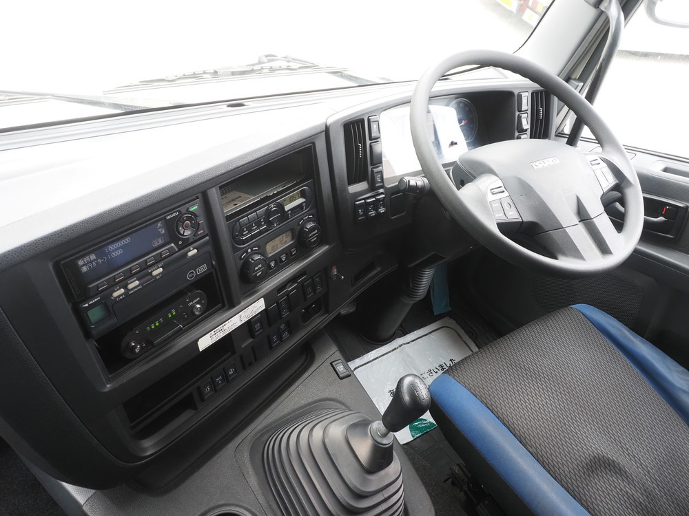 いすゞ ギガ ウイング車 大型 QKG-CYJ77B 年式 H29[写真35]