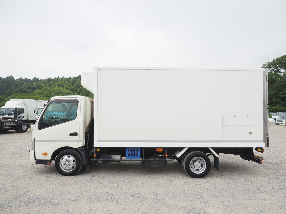 日野 デュトロ 冷凍バン 小型 2RG-XZU712M 年式 R2[写真06]