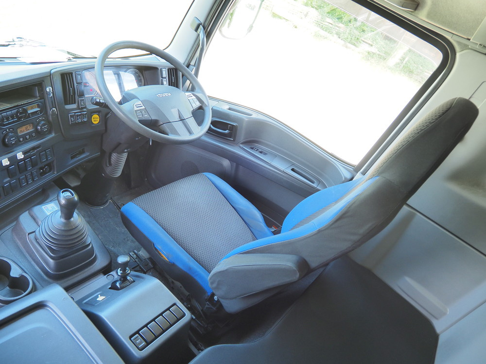 いすゞ ギガ 冷凍バン 大型 QPG-CYL77BA 年式 H29[写真28]
