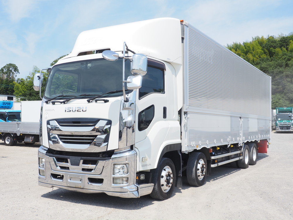 いすゞ ギガ ウイング車 大型 QPG-CYJ77B 年式 H29[写真01]