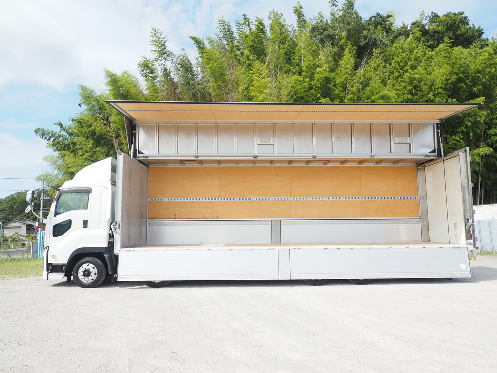 いすゞ ギガ ウイング車 大型 QPG-CYJ77B 年式 H28[写真17]