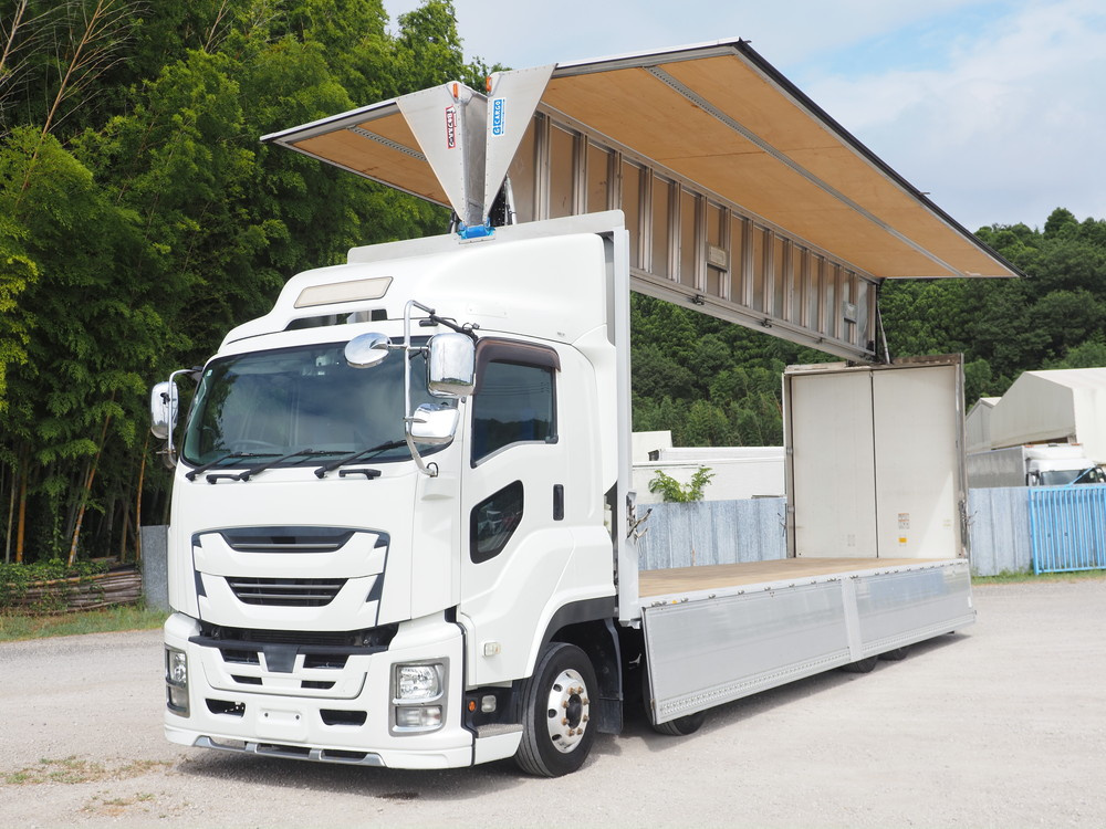 いすゞ ギガ ウイング車 大型 QPG-CYJ77B 年式 H28[写真02]