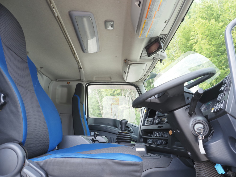いすゞ ギガ ウイング車 大型 QPG-CYJ77B 年式 H28[写真32]