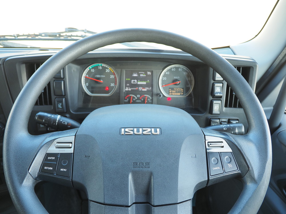 いすゞ ギガ ウイング車 大型 QKG-CYJ77B 年式 H28[写真30]