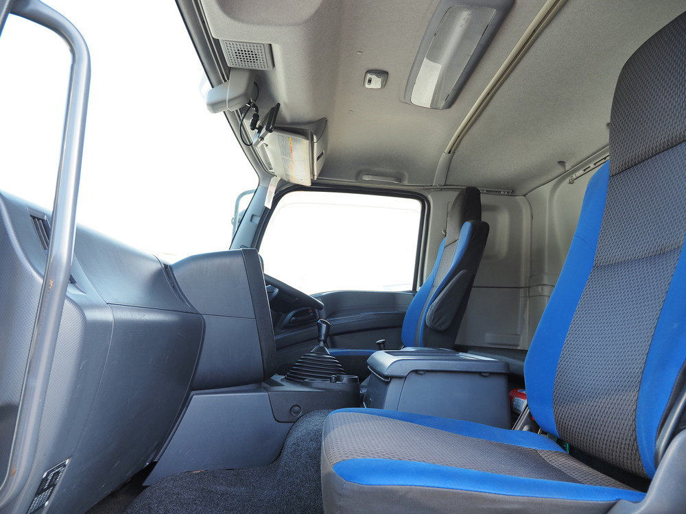 いすゞ ギガ ウイング車 大型 QKG-CYJ77B 年式 H28[写真38]
