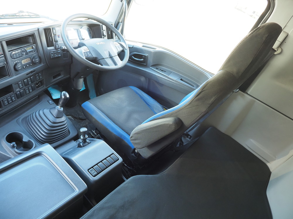 いすゞ ギガ ウイング車 大型 QKG-CYJ77B 年式 H28[写真31]