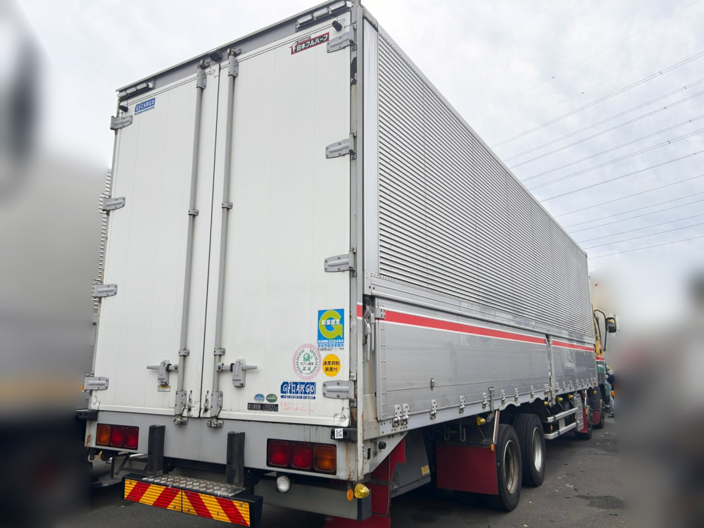 いすゞ ギガ ウイング車 大型 QKG-CYJ77A 年式 H25[写真02]