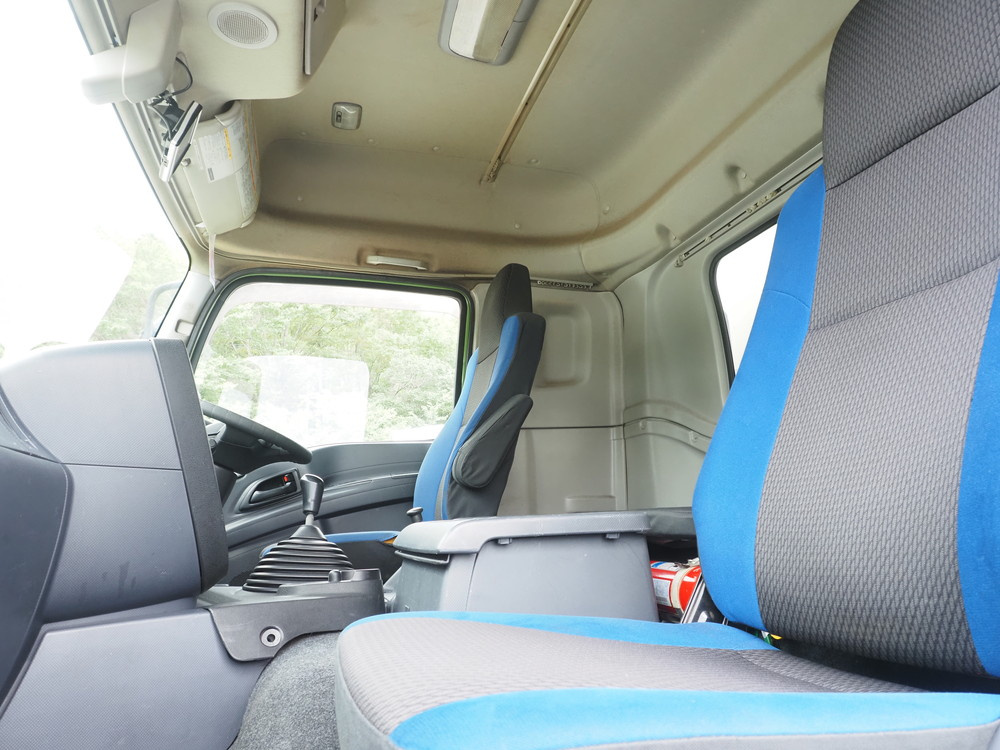 いすゞ ギガ ウイング車 大型 QKG-CYJ77B 年式 H29[写真32]