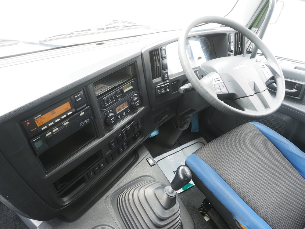 いすゞ ギガ ウイング車 大型 QKG-CYJ77B 年式 H29[写真28]
