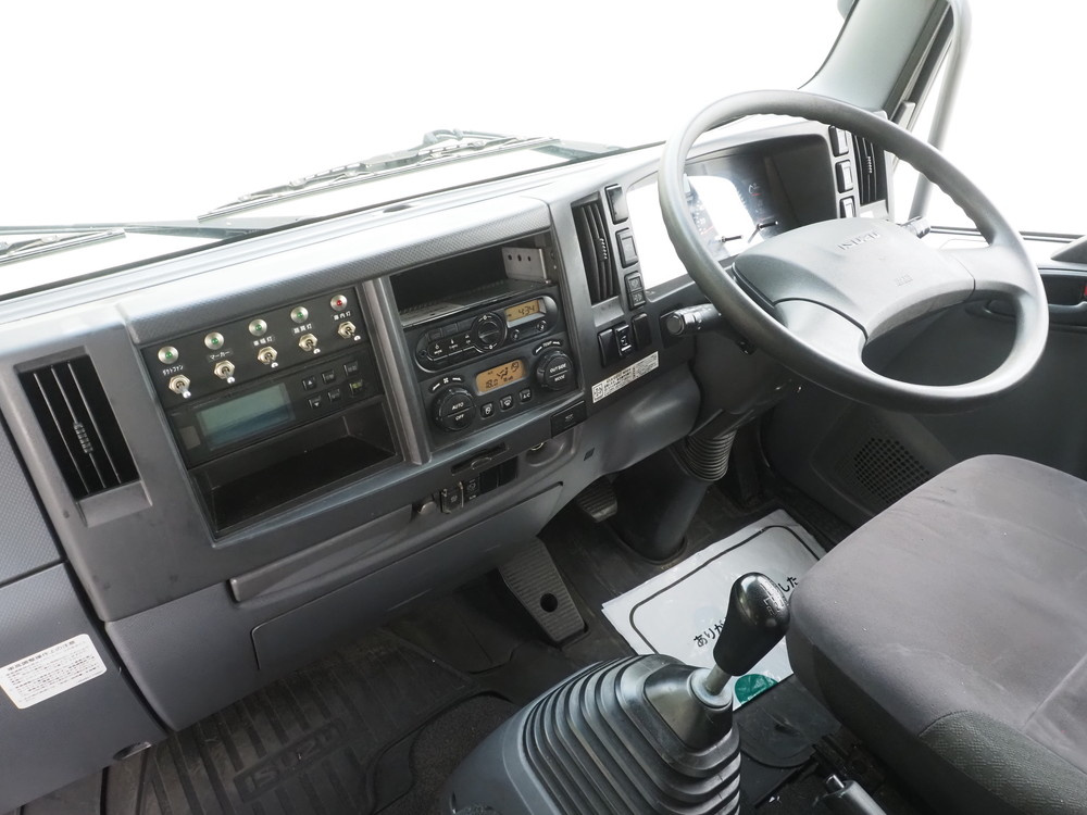 いすゞ フォワード 冷凍バン 中型 TKG-FRR90T2 年式 H29[写真27]