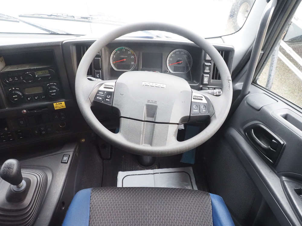 いすゞ ギガ ウイング車 大型 QKG-CYJ77B 年式 H28[写真28]