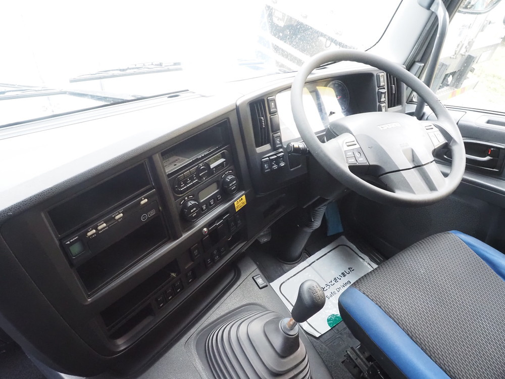 いすゞ ギガ ウイング車 大型 QKG-CYJ77B 年式 H28[写真29]