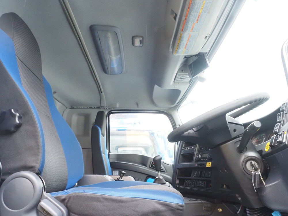 いすゞ ギガ ウイング車 大型 QKG-CYJ77B 年式 H28[写真27]