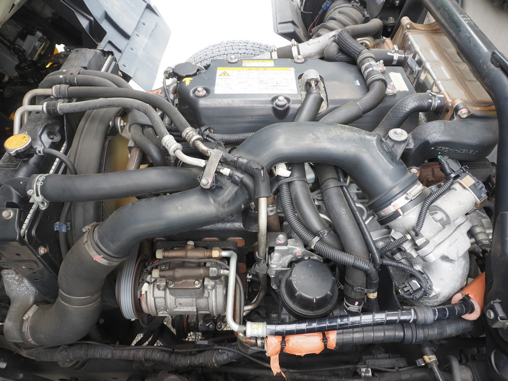 いすゞ フォワード 冷凍バン 中型 TKG-FRR90T2 年式 H28[写真38]