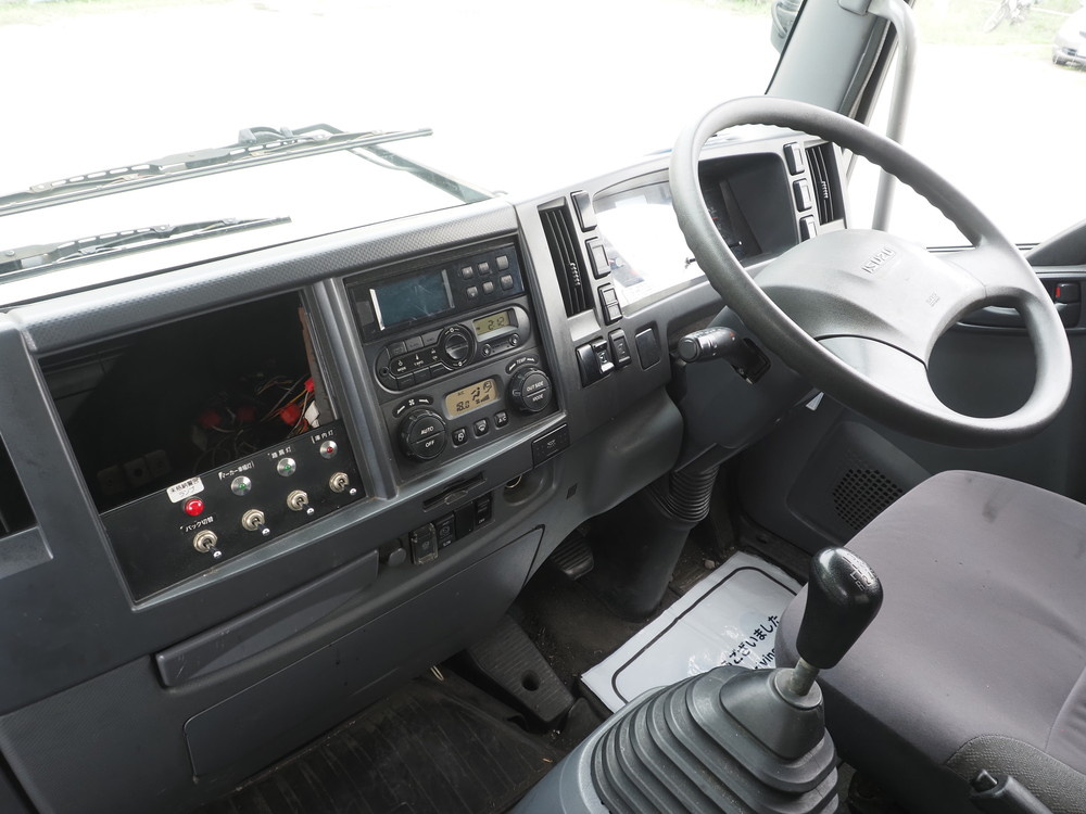 いすゞ フォワード 冷凍バン 中型 TKG-FRR90S2 年式 H28[写真25]