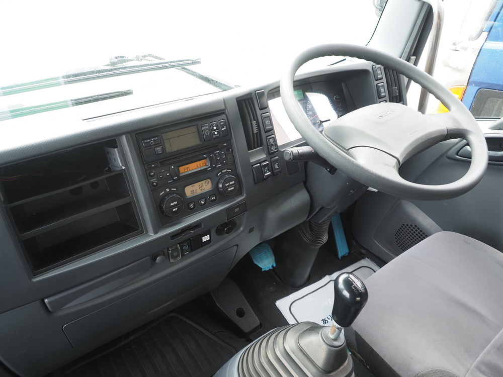 いすゞ フォワード 冷凍バン 中型 TKG-FRR90T2 年式 H28[写真19]