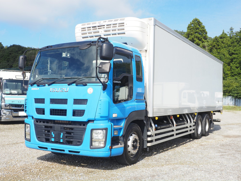 いすゞ ギガ 冷凍バン 大型 QKG-CYL77AZ 年式 H28[写真01]
